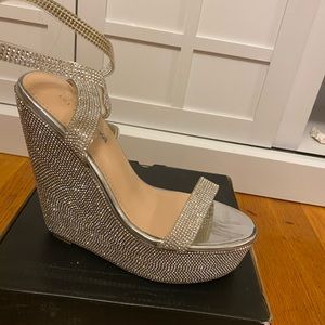 Fashion nova diamond wedge